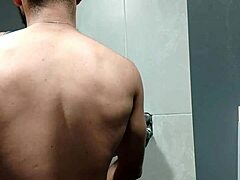 健身他盯着我带厕所让他猛吸