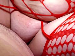 i fuck the lady in red and she cums hard