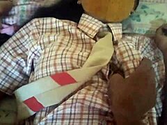 金发宝贝穿着胸罩被小继妹放学后快速后入！