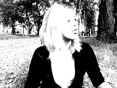 Sexy Chica Fingering Her Tight ASS!