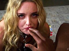 自然PAWG Charlie Forde骑乘时支配