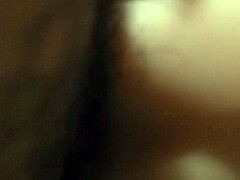 嘿，想看这个金发美女18+在巨乳上接受射精吗？