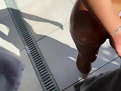 涂油拉丁熟女在泳池边cosplay服装中口交