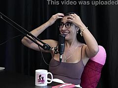 Renatinha Melo 偷偷溜出去和外国人户外调情