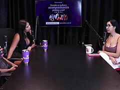 Renatinha Melo 偷偷溜出去和外国人户外调情