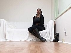 Missy Maverick, the ebony slut, opens her asshole for cocks