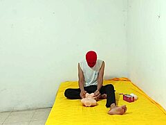 嘿，我最好的朋友给我买了个躯干让我软鸡巴用！她是不是个想让我天天撸的骚货？