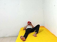 嘿，我最好的朋友给我买了个躯干让我软鸡巴用！她是不是个想让我天天撸的骚货？