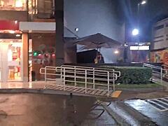 去快餐店狂吃麦当逼！