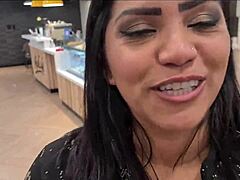 去快餐店狂吃麦当逼！