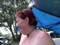 太棒了！垃圾基维熟女在度假公园闪逼