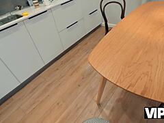 俄罗斯大学生骚货第一次肛交POV惊喜