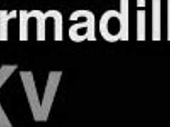 哇！看这亚洲美女用玩具又吸又干