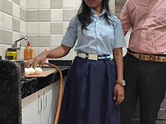 老师在家拜访Ashu，进行激烈课程