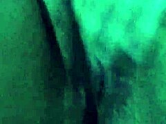 abrindo minha bucetinha virgem molhadinha pra ser lambida 😍