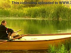 天啊这可爱小奶妹船上骑猛男 超刺激骑乘！