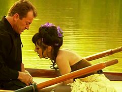 天啊这可爱小奶妹船上骑猛男 超刺激骑乘！