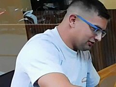 情绪化的妻子在自制弯腰高潮和吞精后接受肛交内射