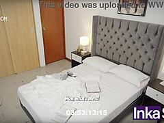 害羞棕肤拉丁女员工闪小18+奶办公室干健美屁股