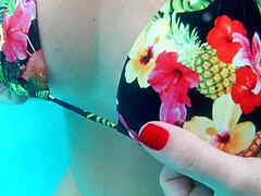 俩金发辣妹万圣节分享性玩具娃娃激烈肛交业余狂干