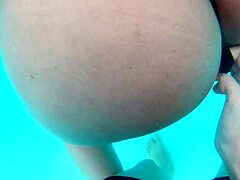 俩金发辣妹万圣节分享性玩具娃娃激烈肛交业余狂干