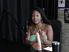 Negra Gostosa Faz Stripper Mostrando Os Peitos Depois De Dizer O Que Sente Quando Chupa Um Pau E Que A Mulher Não Goza Por Qualquer Homem - Vicky Menage Sheer Red