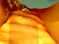 I love licking that curvy mature ass with talcum powder! 😋