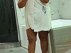 hey, that curvy ebony with braces and skirt does feet play in office?