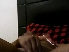 masturbatin and squirting homemade style