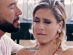 金发短发兔女郎在肏之前分享癖好脏话