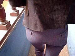 嘿，把你湿润的秘鲁阴户和大屁股给我，换取自制口交，我用鸡巴卖房子给你