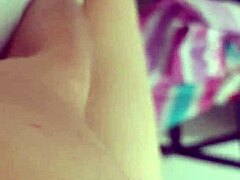 超爱揉大鸡巴！年轻小妹独处家撸邻居