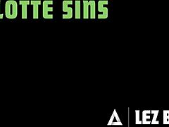 巨乳Charlotte Sins被饥渴Sinn Sage假阳具猛干