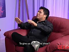 富豪大学生女孩的双性恋女同邂逅