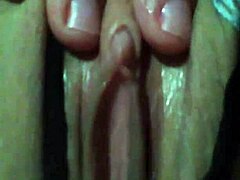 Ma�ana CALIENTE with masturbation on shaved pussy!