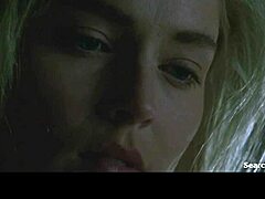 莎朗·斯通在《银色性男女》1993年裸上身口交和手淫