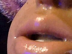 欧洲熟女Gazzadomm爱脏话吐口水近距离自慰