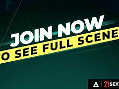 Kaisa Nord热切吞下大鸡巴进屁眼，被填满粗暴扩张