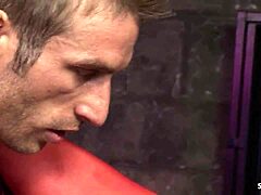 粗暴cosplay性爱，金发大奶美女Paige Ashley被巨鸡巴家伙操，感受压倒性快感和欲望。