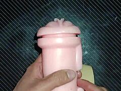 三人组，Kissy和Dolly口交吸吮。最后乳交嘴接精特写。