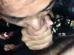 绝望娇小美丽年轻女人想尝点刺激的