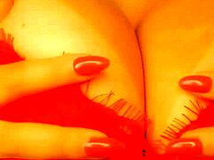 性感黑发妹乳交挑逗后入肛门