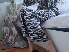 Elza kom indulging in nylon tights fetish with financial domination and panty sniffing