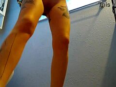 纹身金发柔女自慰大屁股独玩