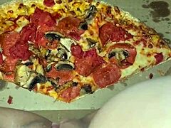 洛杉矶沙特业余阿拉伯雪白美女ASMR食物恋物合集，18+少女自慰比萨巧克力冰激凌桃子奶酪