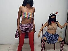 哇！熟女裙舞摇晃性感大屁股撩小伙！