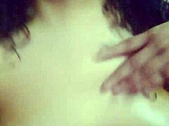 exibindo minha buceta e tocando bem gostoso, cheia de tesao, doida pra sentar na pica!