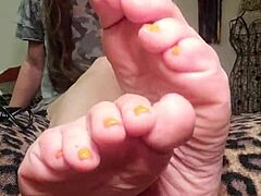 Foot goddess mymistressk tricks and hypnotises her barefoot subs in softcore solo fetish.