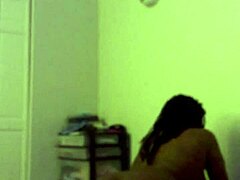 黑珍珠女神狗爬式翘臀抖动自制骑大屌