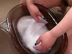 曲线日本18岁少女大天然奶，在无码按摩店被内射